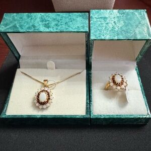 Suzanne Somers Gold Vintage Necklace/Ring set wOpalescent Stones & Red Crystals